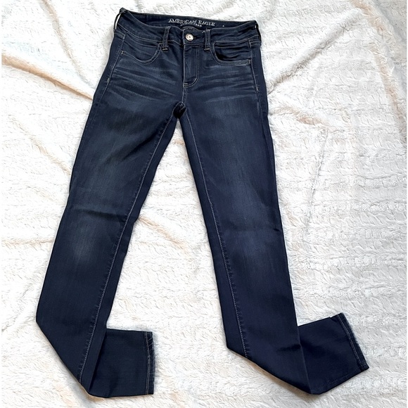 American Eagle Mid-Rise Super Stretch Distressed Jegging Skinny Jeans, Size 2 - Picture 1 of 16